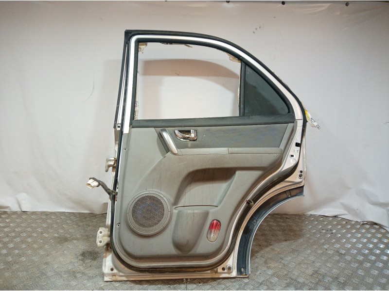 Recambio de puerta trasera derecha para kia sorento 2.5 crdi concept referencia OEM IAM   