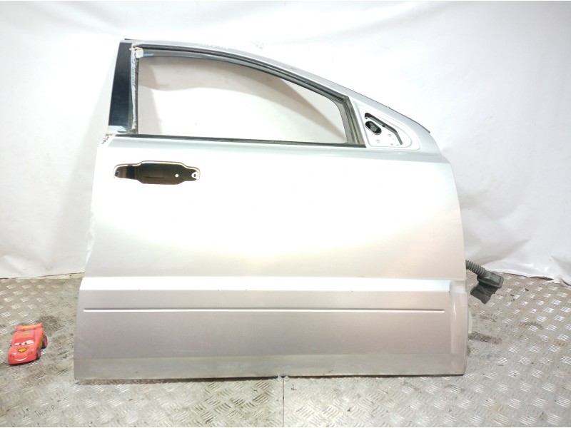 Recambio de puerta delantera derecha para kia sorento 2.5 crdi concept referencia OEM IAM   