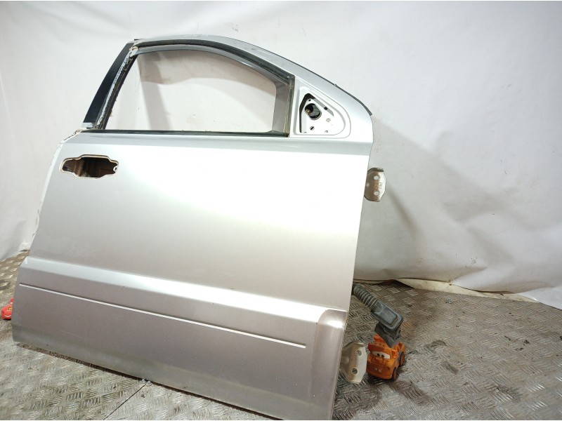 Recambio de puerta delantera derecha para kia sorento 2.5 crdi concept referencia OEM IAM   