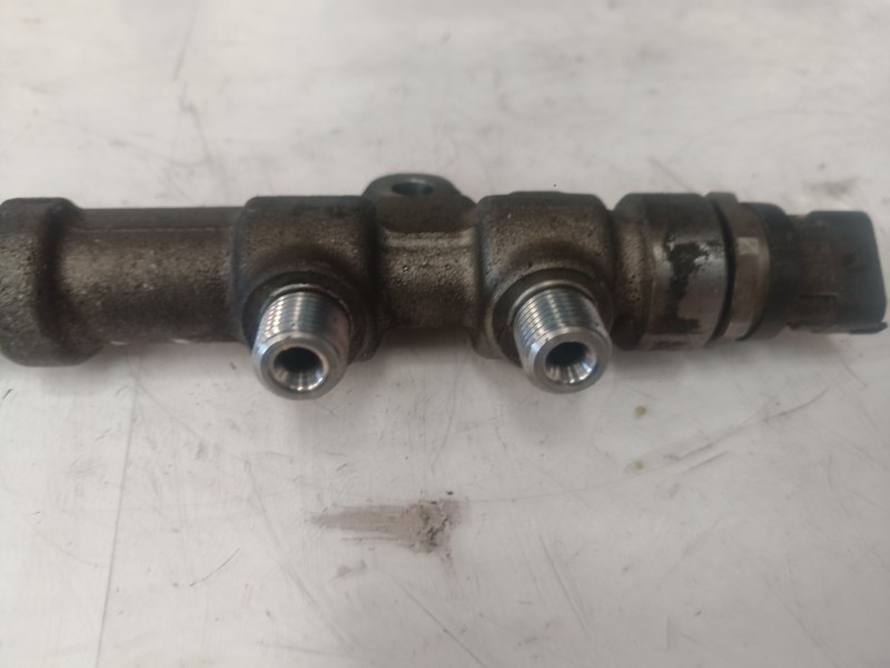 Recambio de rampa inyectora para fiat doblo active referencia OEM IAM S/REF  