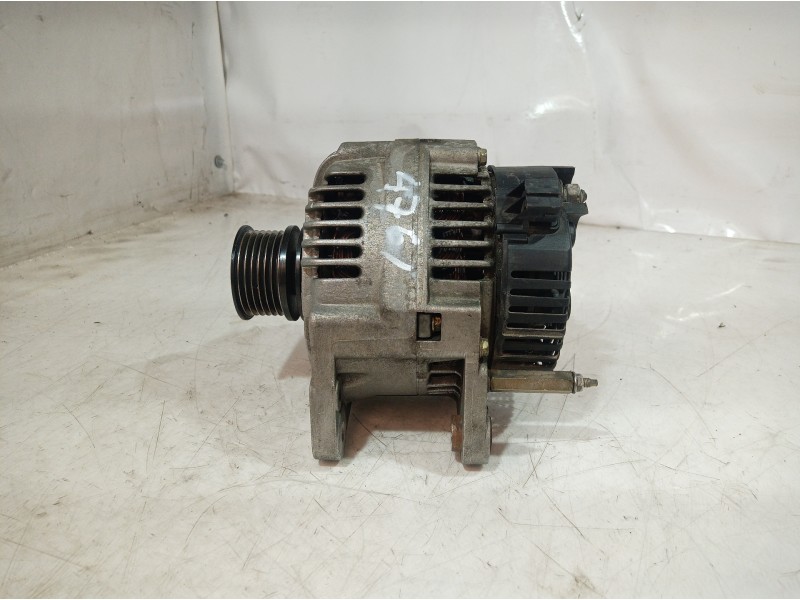 Recambio de alternador para volkswagen polo berlina (6n1) air referencia OEM IAM 037903823G  
