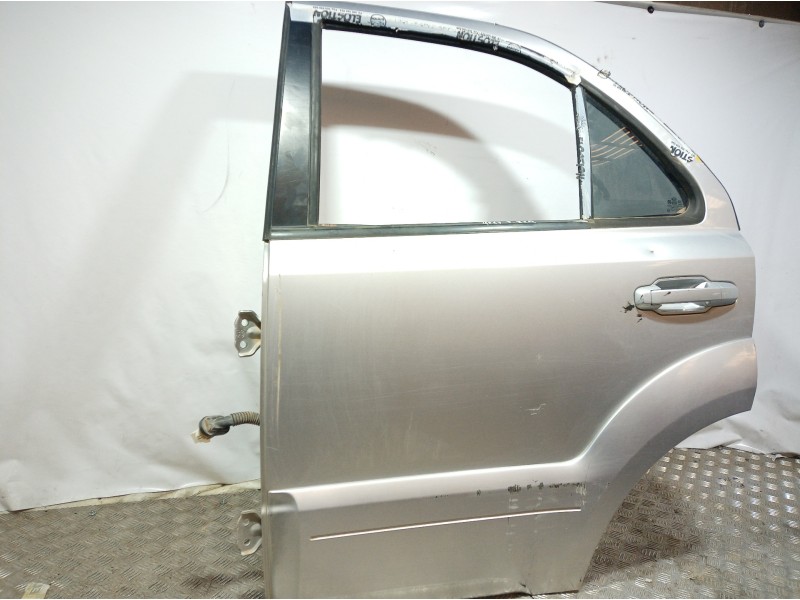 Recambio de puerta trasera izquierda para kia sorento 2.5 crdi concept referencia OEM IAM   