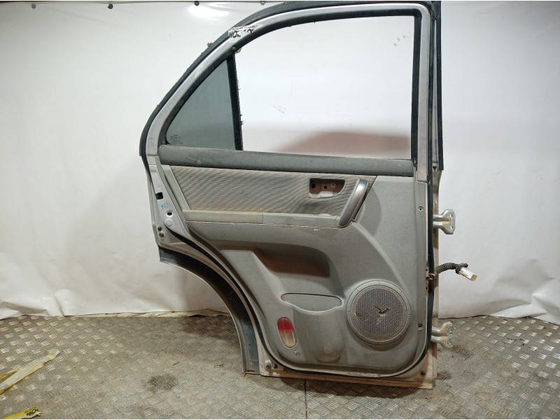 Recambio de puerta trasera izquierda para kia sorento 2.5 crdi concept referencia OEM IAM   