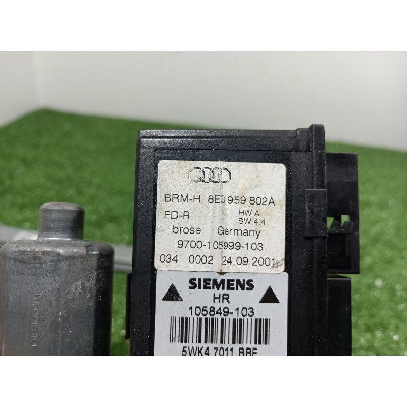 Recambio de elevalunas trasero derecho para audi a4 berlina (8e) 1.9 tdi (96kw) referencia OEM IAM 8E0959802A 105849103 97001059