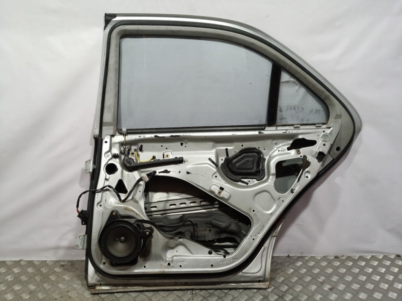 Recambio de puerta trasera derecha para mercedes-benz clase s (w126) berlina+coupe referencia OEM IAM   