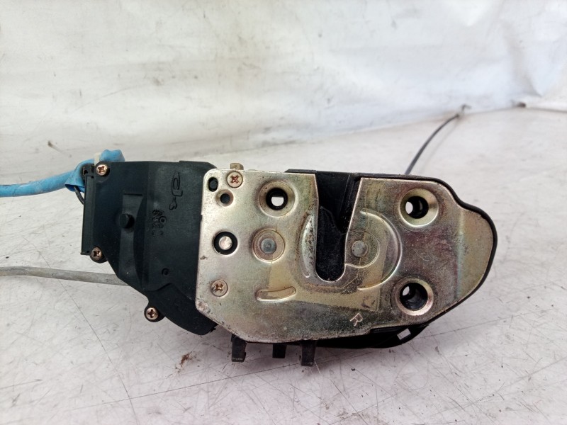 Recambio de cerradura puerta delantera derecha para kia carnival ii 2.9 crdi cat referencia OEM IAM   