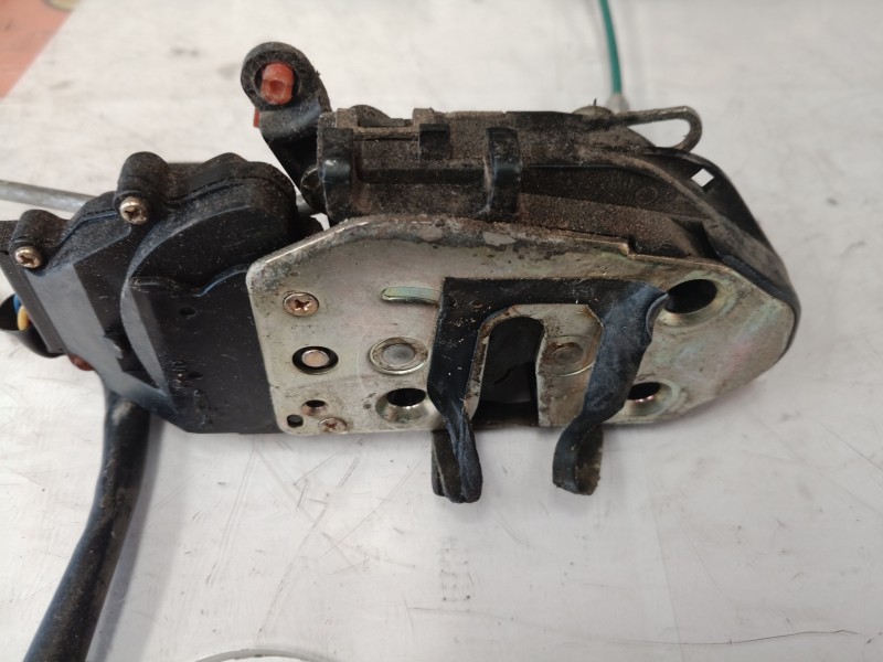 Recambio de cerradura puerta delantera izquierda para kia carnival ii 2.9 crdi cat referencia OEM IAM   