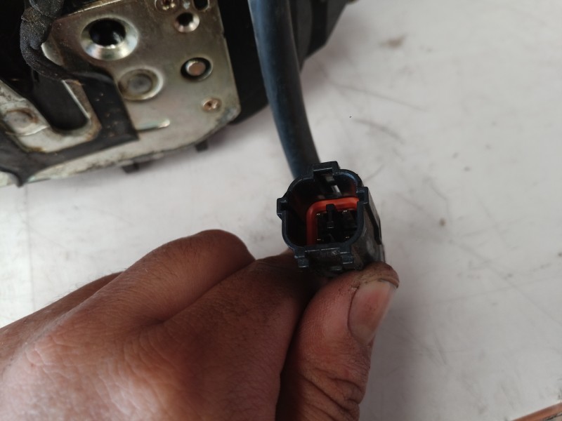 Recambio de cerradura puerta delantera izquierda para kia carnival ii 2.9 crdi cat referencia OEM IAM   