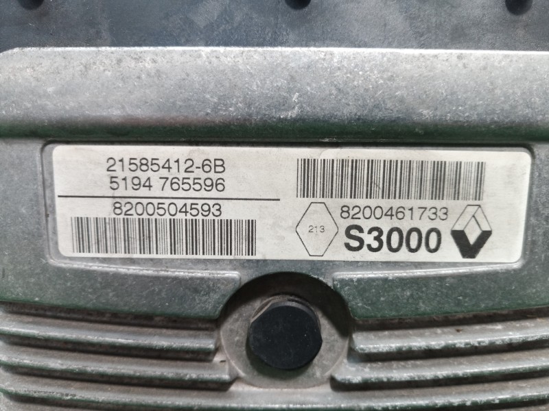 Recambio de centralita motor uce para renault clio iii exception referencia OEM IAM 215854126B 215854126B 8200504593