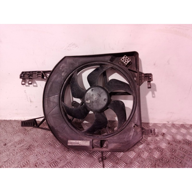 Recambio de electroventilador para renault trafic caja cerrada (ab 4.01) doble cabina l1h1 2,7t referencia OEM IAM 8200151873 82