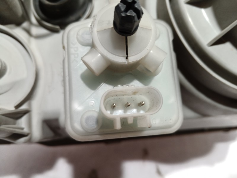 Recambio de faro izquierdo para kia carnival ii 2.9 crdi cat referencia OEM IAM   