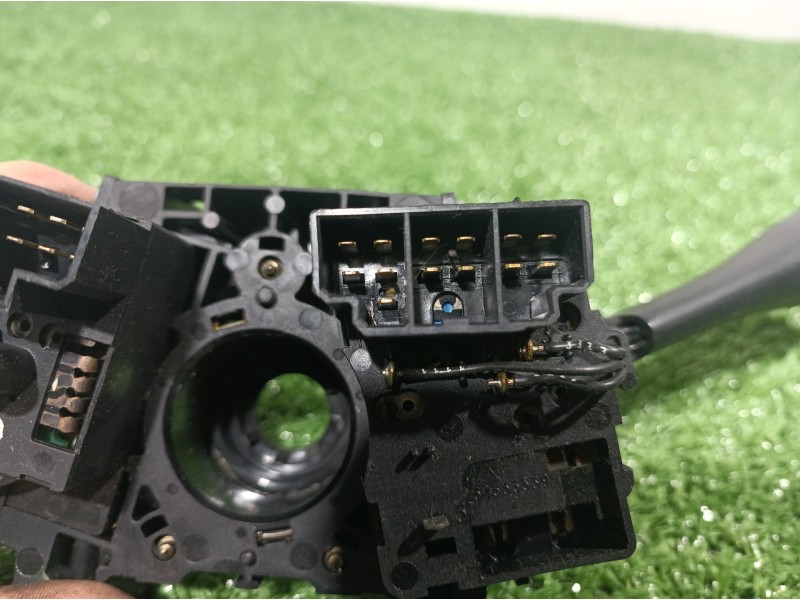 Recambio de mando multifuncion para nissan terrano/terrano.ii (r20) sport referencia OEM IAM 54034646A 54034646A 36940B