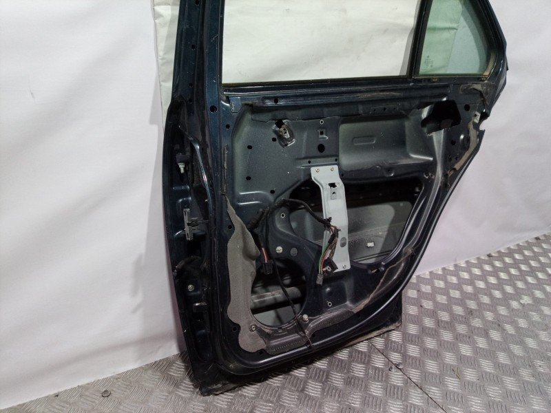 Recambio de puerta trasera derecha para mercedes-benz clase c (w203) familiar referencia OEM IAM   