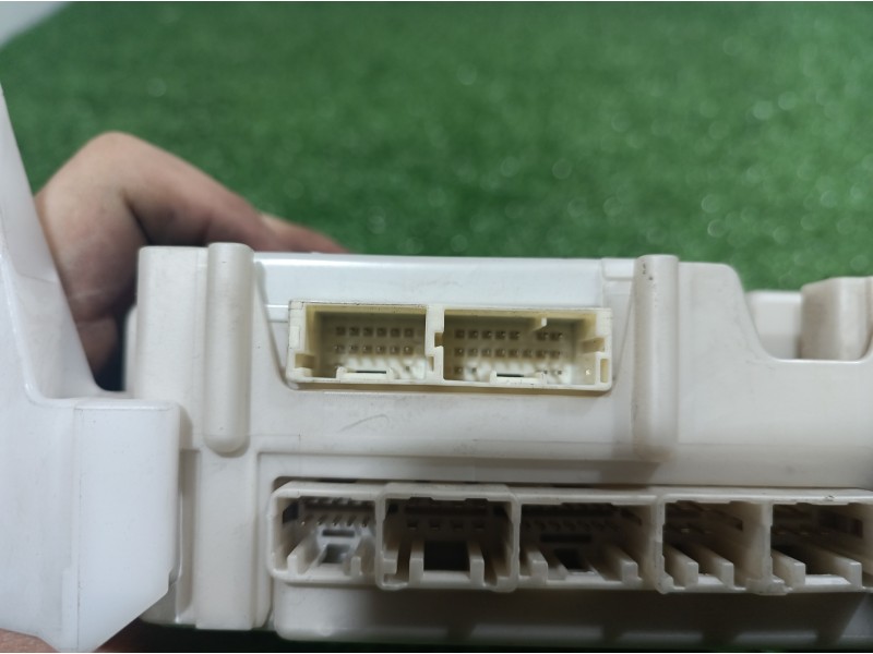 Recambio de caja reles / fusibles para peugeot 108 active referencia OEM IAM 892210H010 892210H010 827300H060A