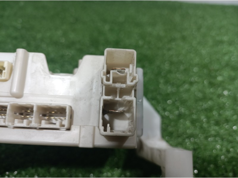 Recambio de caja reles / fusibles para peugeot 108 active referencia OEM IAM 892210H010 892210H010 827300H060A