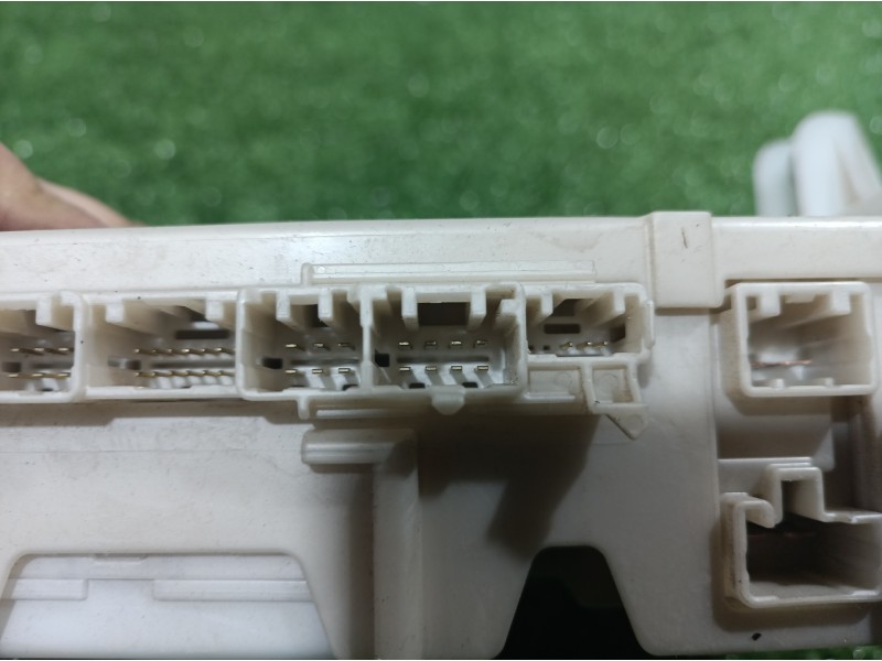 Recambio de caja reles / fusibles para peugeot 108 active referencia OEM IAM 892210H010 892210H010 827300H060A