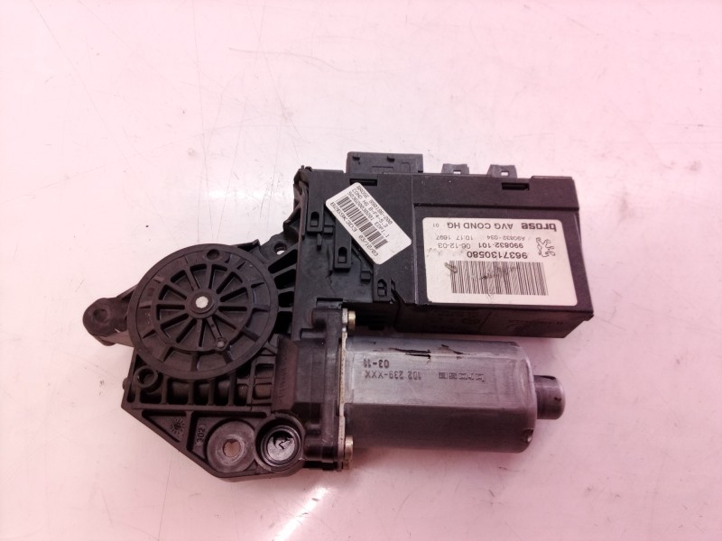 Recambio de motor elevalunas delantero izquierdo para peugeot 307 break / sw (s1) break xs referencia OEM IAM 0130821767 0130821