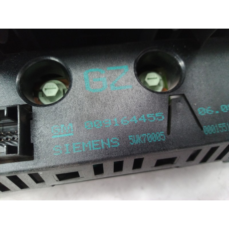 Recambio de pantalla multifuncion para opel corsa c sri referencia OEM IAM 009164455 009164455 009164455