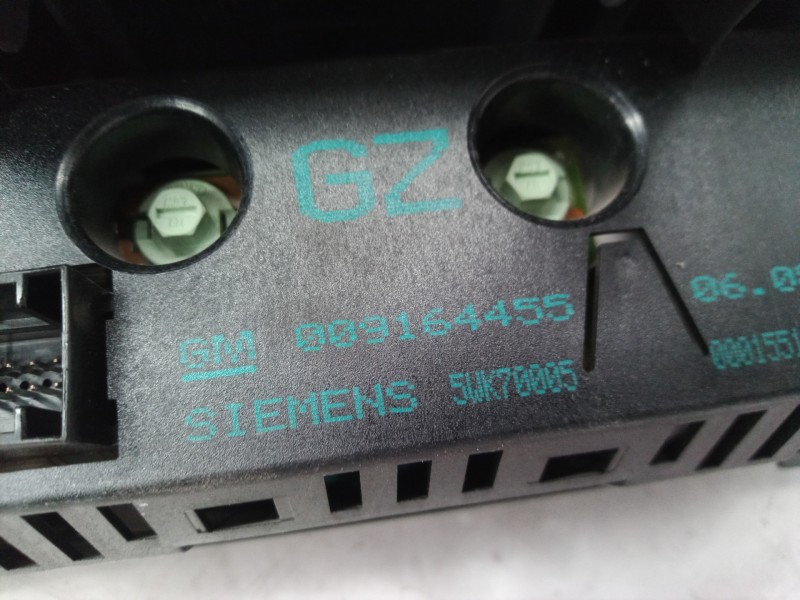 Recambio de pantalla multifuncion para opel corsa c sri referencia OEM IAM 009164455 009164455 009164455