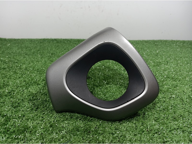 Recambio de moldura para peugeot 108 active referencia OEM IAM 550110H010 550110H010 550110H010