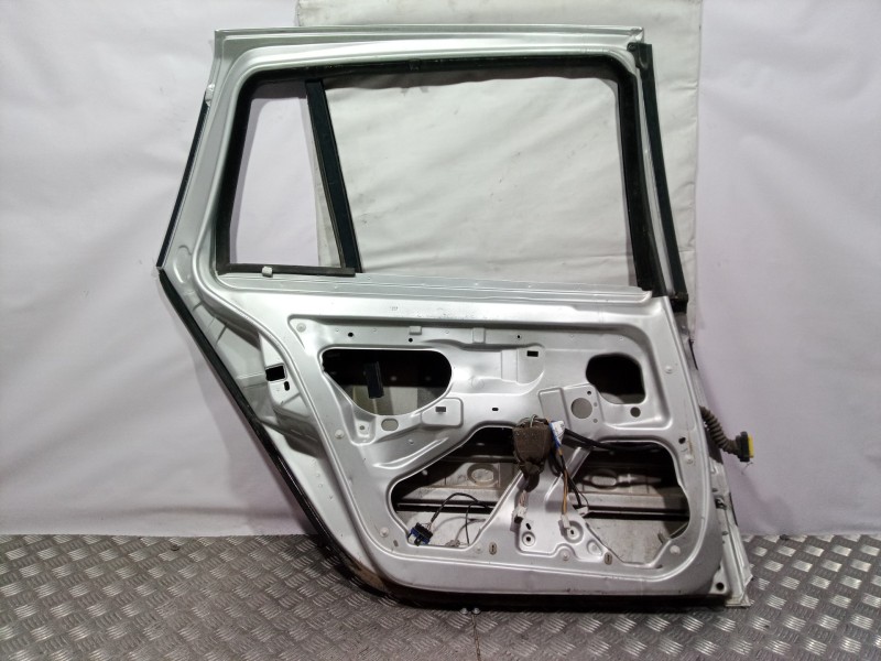 Recambio de puerta trasera izquierda para renault laguna ii (bg0) referencia OEM IAM   
