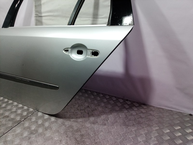 Recambio de puerta trasera izquierda para renault laguna ii (bg0) referencia OEM IAM   
