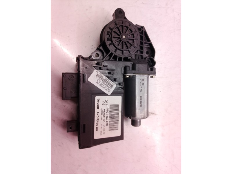 Recambio de motor elevalunas delantero derecho para peugeot 307 (s1) xn referencia OEM IAM 0130821766 0130821766 0130821766