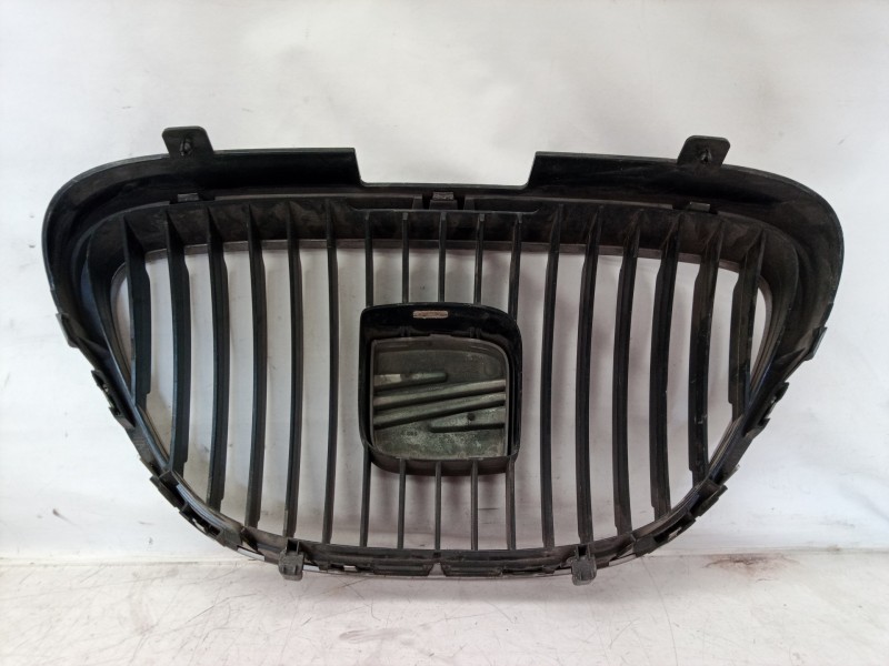 Recambio de rejilla delantera para seat toledo (5p2) referencia OEM IAM   