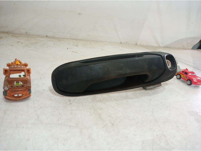 Recambio de maneta exterior delantera derecha para jeep cherokee (kj) 2.5 crd básico referencia OEM IAM 55360332 55360332 553603
