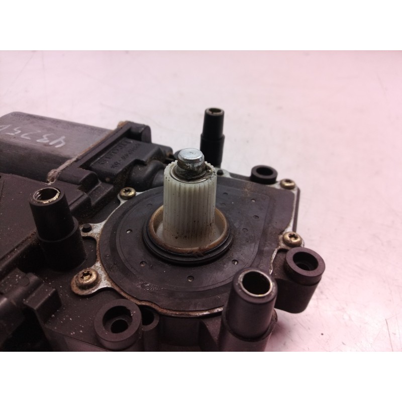 Recambio de motor elevalunas delantero derecho para audi a4 berlina (b5) 1.9 tdi referencia OEM IAM 114181101 114181101 11418110