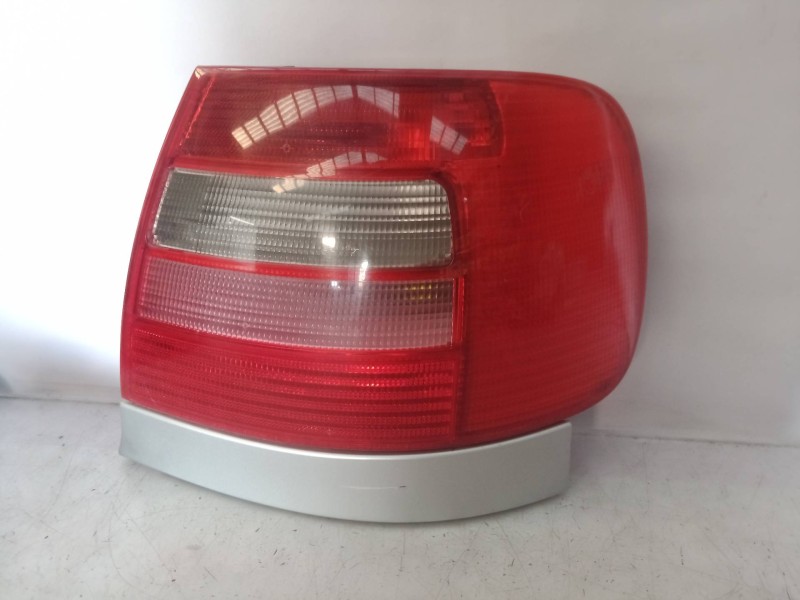 Recambio de piloto trasero derecho para audi a4 berlina (b5) 1.9 tdi referencia OEM IAM 8D0945096D 8D0945096D 8D0945096D