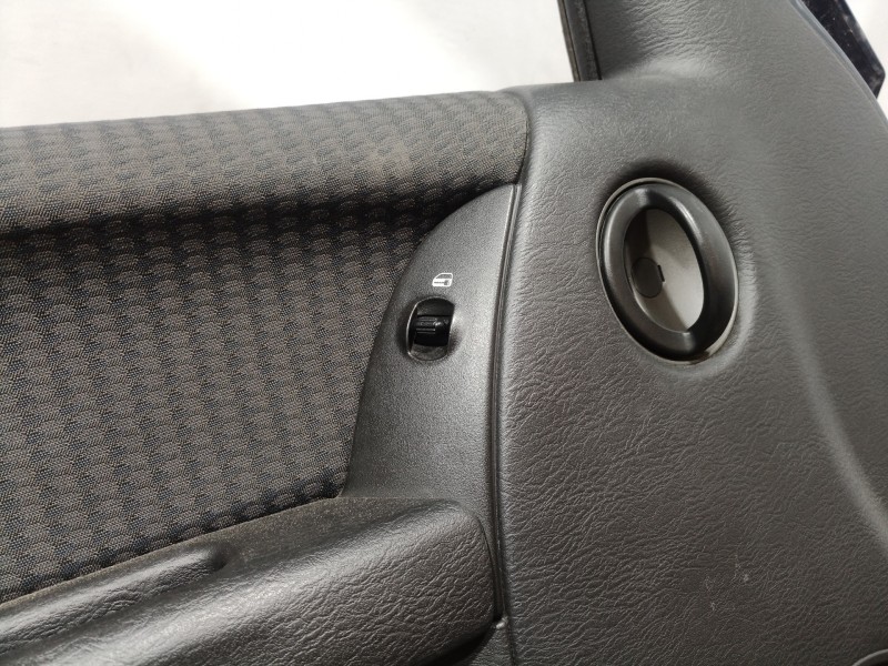 Recambio de puerta delantera izquierda para jeep cherokee (kj) 2.5 crd básico referencia OEM IAM 55176891AI 55176891AI 55176891A