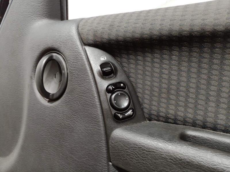 Recambio de puerta delantera derecha para jeep cherokee (kj) 2.5 crd básico referencia OEM IAM 55176890AI 55176890AI 55176890AI