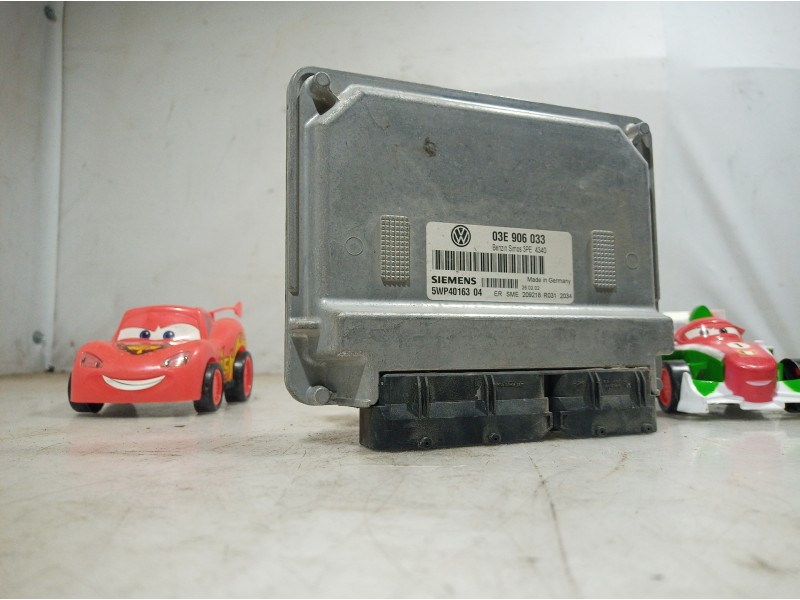 Recambio de centralita motor uce para volkswagen polo (9n1) conceptline referencia OEM IAM 03E906033 03E906033 03E906033