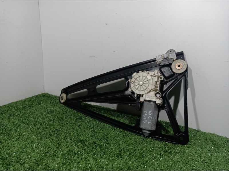 Recambio de elevalunas trasero derecho para bmw serie 7 (e38) 730il referencia OEM IAM 81252040 81252040 81252040