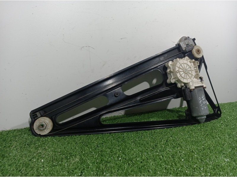 Recambio de elevalunas trasero derecho para bmw serie 7 (e38) 730il referencia OEM IAM 81252040 81252040 81252040