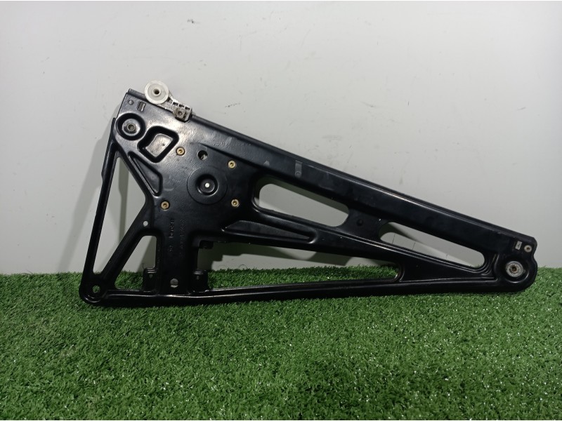 Recambio de elevalunas trasero derecho para bmw serie 7 (e38) 730il referencia OEM IAM 81252040 81252040 81252040