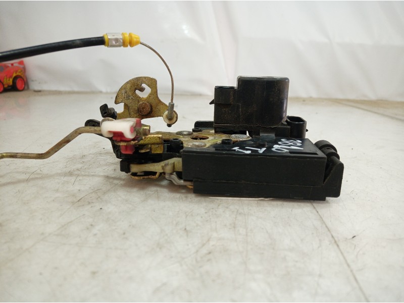 Recambio de cerradura puerta trasera izquierda para ssangyong rexton 270 xdi limited referencia OEM IAM   