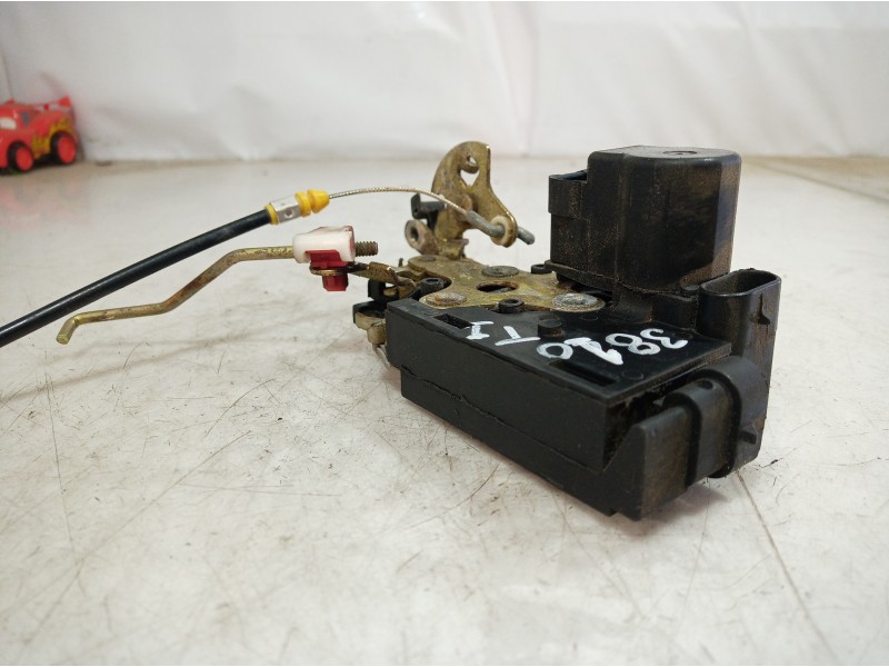 Recambio de cerradura puerta trasera izquierda para ssangyong rexton 270 xdi limited referencia OEM IAM   