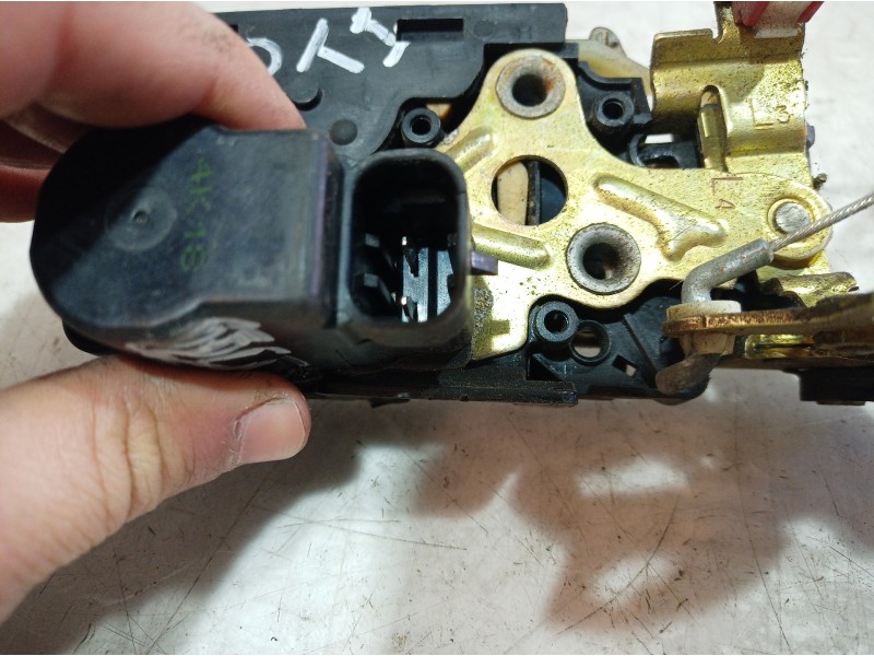 Recambio de cerradura puerta trasera izquierda para ssangyong rexton 270 xdi limited referencia OEM IAM   