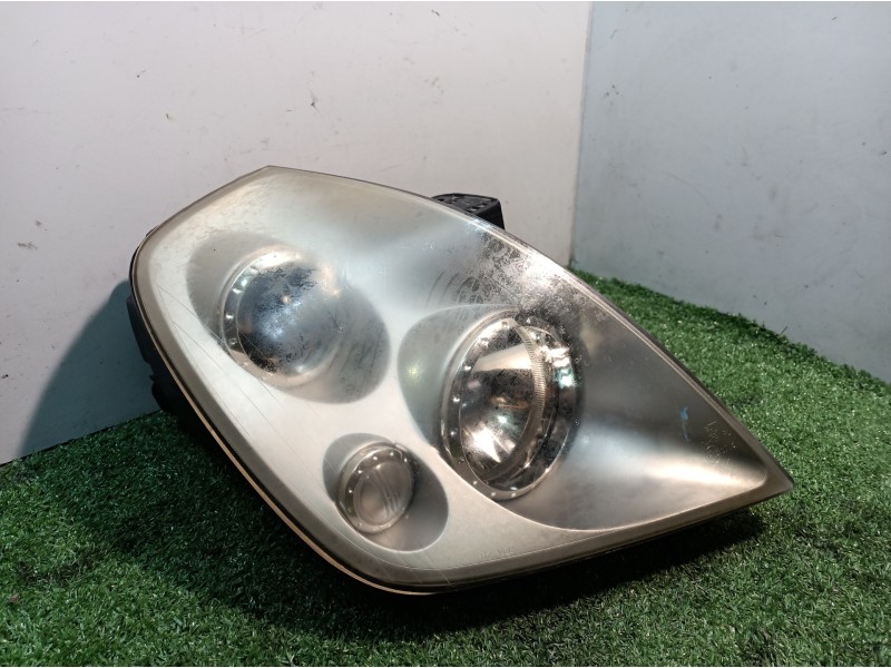 Recambio de faro derecho para ssangyong rexton 270 xdi limited referencia OEM IAM   