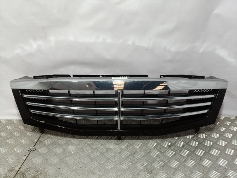Recambio de rejilla delantera para ssangyong rexton 270 xdi limited referencia OEM IAM   