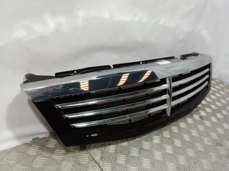 Recambio de rejilla delantera para ssangyong rexton 270 xdi limited referencia OEM IAM   