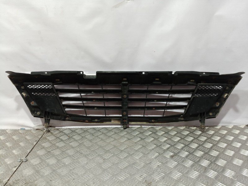 Recambio de rejilla delantera para ssangyong rexton 270 xdi limited referencia OEM IAM   
