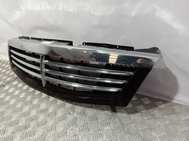 Recambio de rejilla delantera para ssangyong rexton 270 xdi limited referencia OEM IAM   