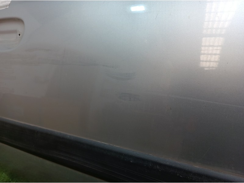 Recambio de puerta delantera derecha para ford fiesta berlina básico referencia OEM IAM   