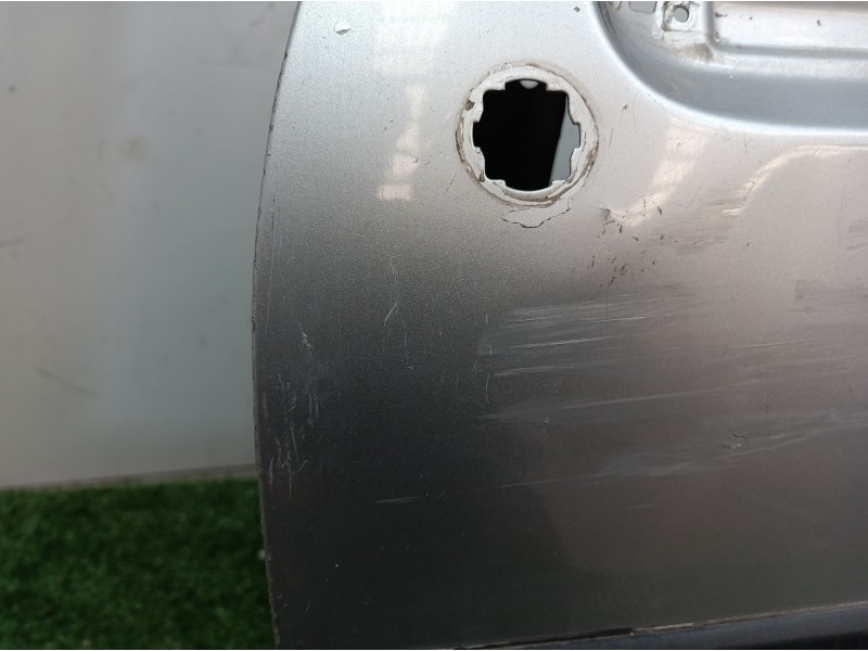 Recambio de puerta delantera derecha para ford fiesta berlina básico referencia OEM IAM   