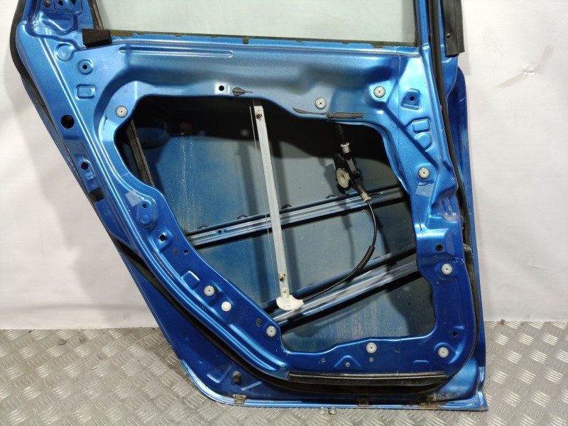 Recambio de puerta trasera izquierda para mazda 2 berlina (dy) referencia OEM IAM   