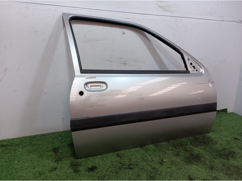 Recambio de puerta delantera derecha para ford fiesta berlina básico referencia OEM IAM   