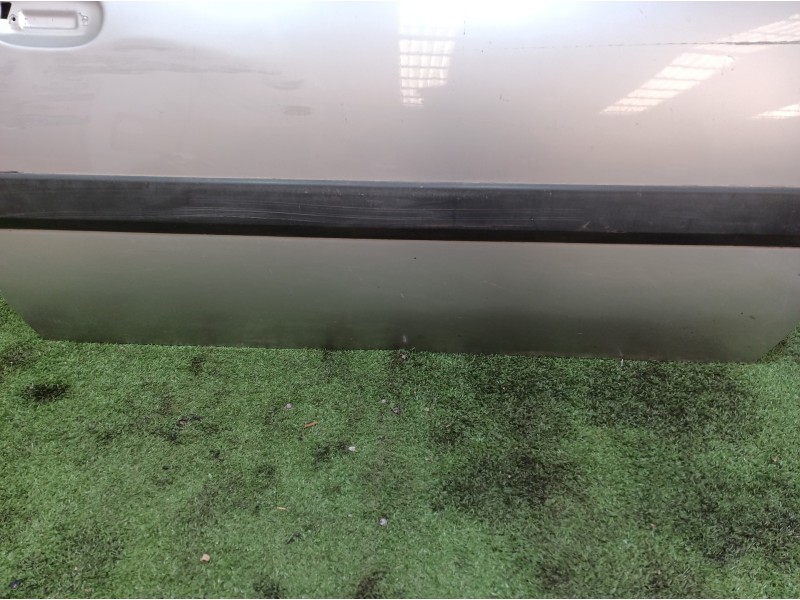 Recambio de puerta delantera derecha para ford fiesta berlina básico referencia OEM IAM   